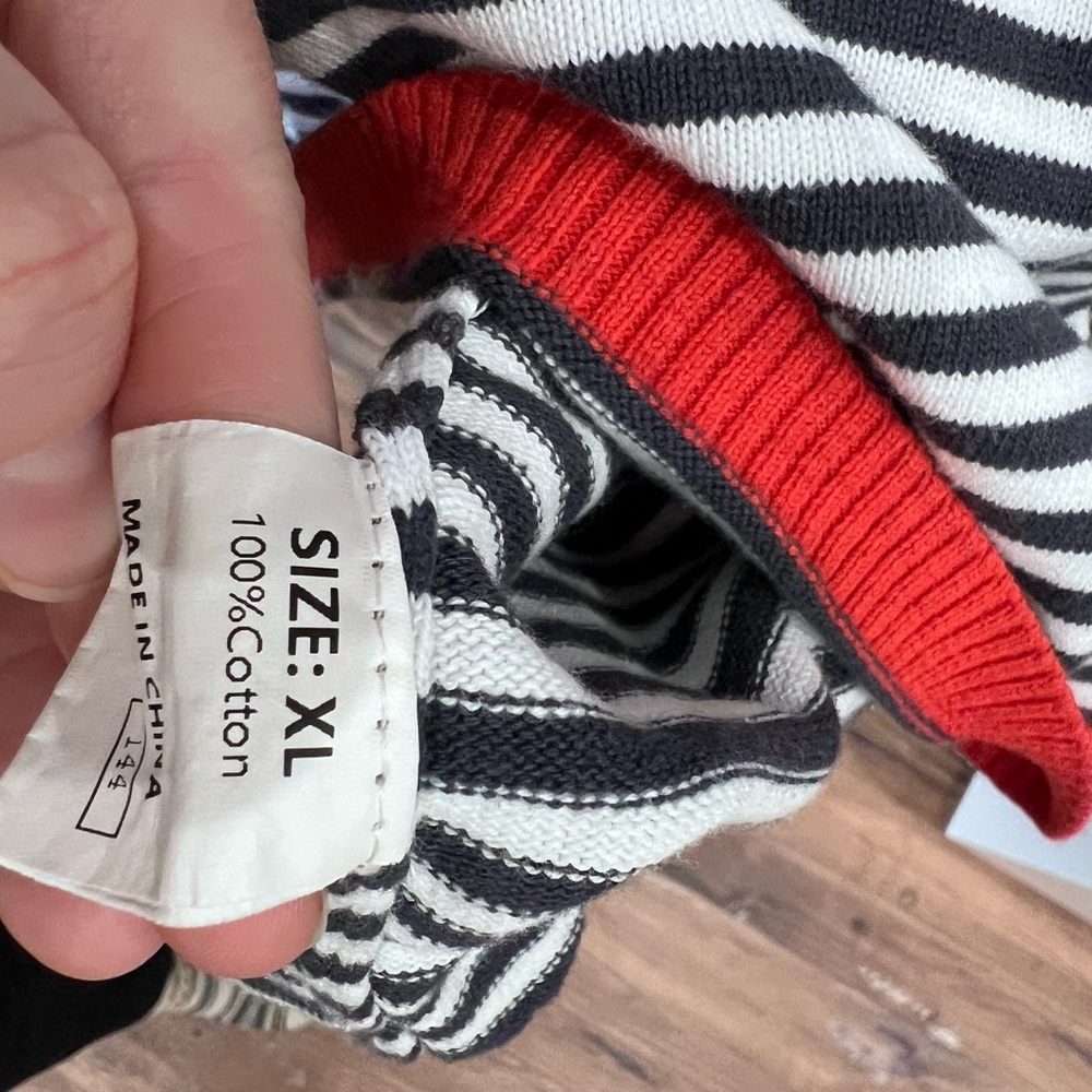 UNBRANDED STRIPED SWEATER - Picture 2 of 7